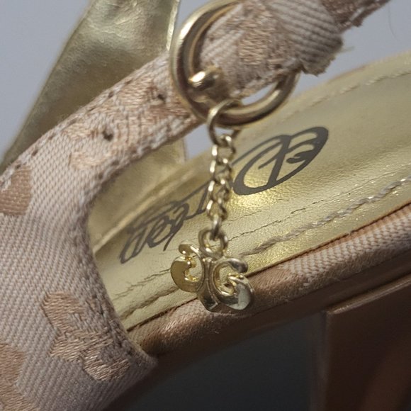 Dereon Women's Lovely Lady Pump - Picture 4 of 6